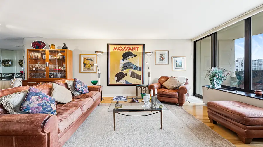 3930 N Pine Grove Avenue #1211, Chicago, IL 60613 - #2
