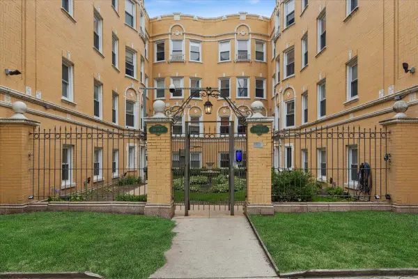 7409 N Hoyne Avenue #3, Chicago, IL 60645