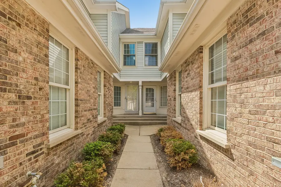 9038 Delphia Avenue, Des Plaines, IL 60016 - #2