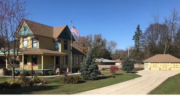 200 W Woodstock Street, Crystal Lake, IL 60014