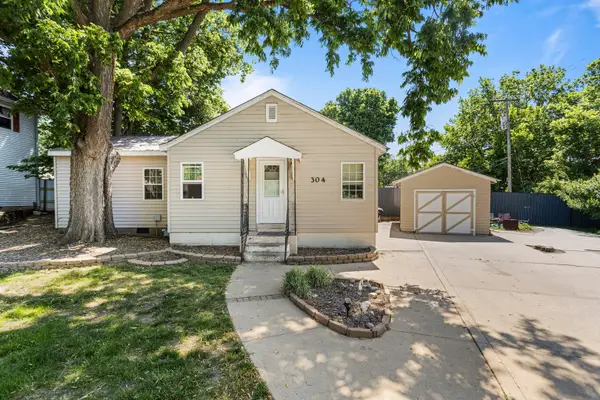 304 S Third Street, Fisher, IL 61843