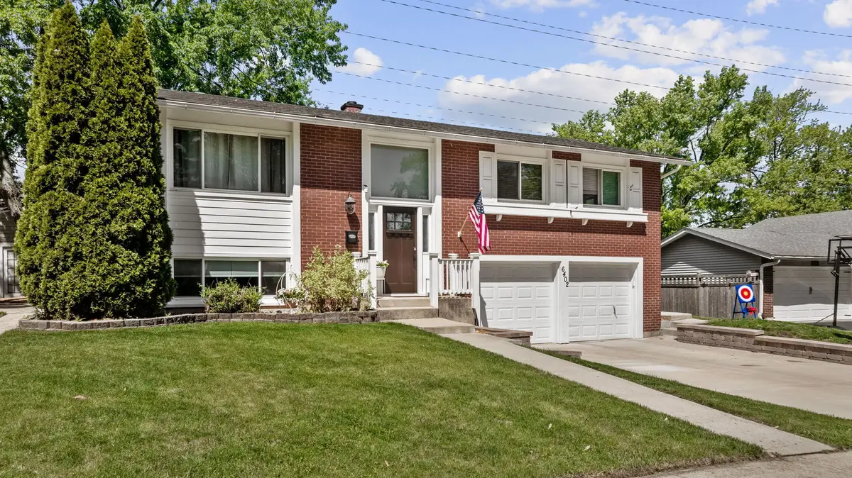 6402 Macarthur Drive, Woodridge, IL 60517 - #1