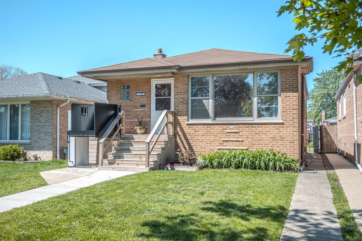 7706 Mobile Avenue, Burbank, IL 60459 - #1