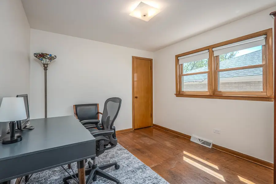 7706 Mobile Avenue, Burbank, IL 60459 - #3