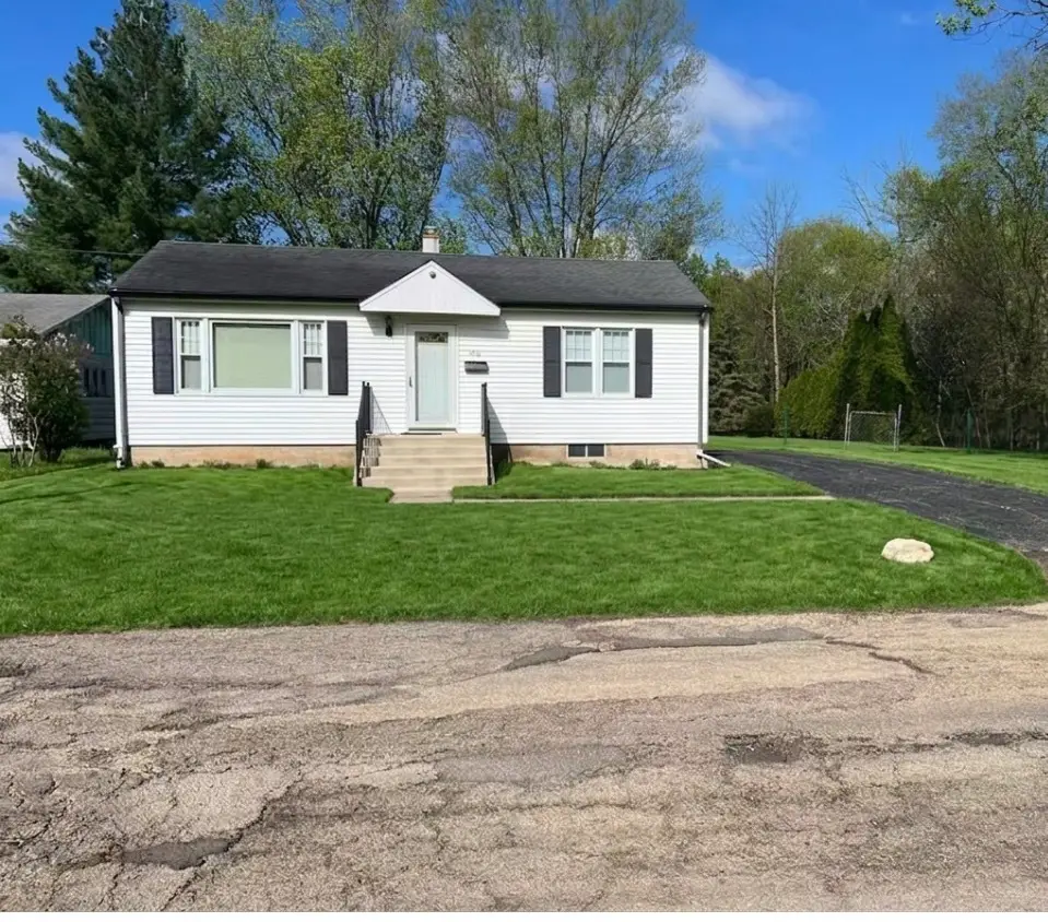 550 N Waddell Avenue, Freeport, IL 61032 - #1