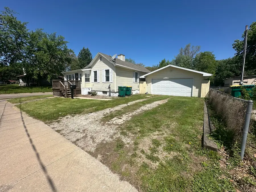 102 E Grove Street, Streator, IL 61364 - #2