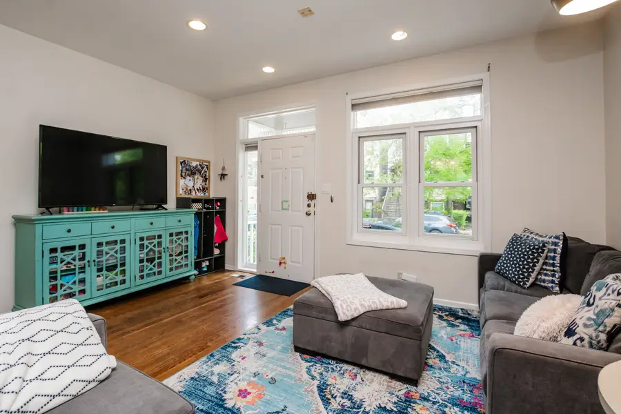 1139 W Roscoe Street, Chicago, IL 60657 - #3