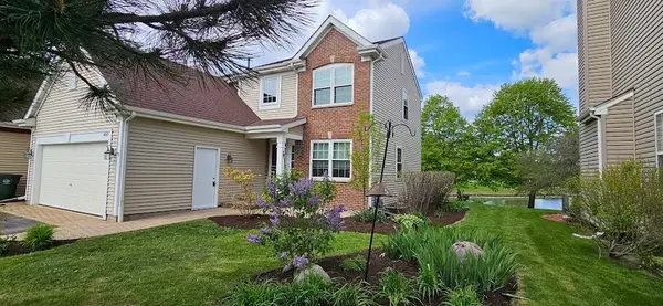 450 Rosewood Crossing, Lindenhurst, IL 60046