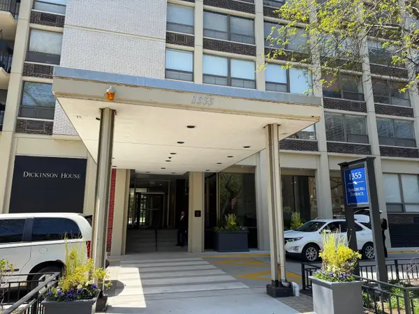 1355 N Sandburg Terrace #206D, Chicago, IL 60610