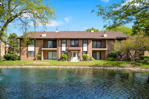 2213 Wharf Drive #407, Woodridge, IL 60517