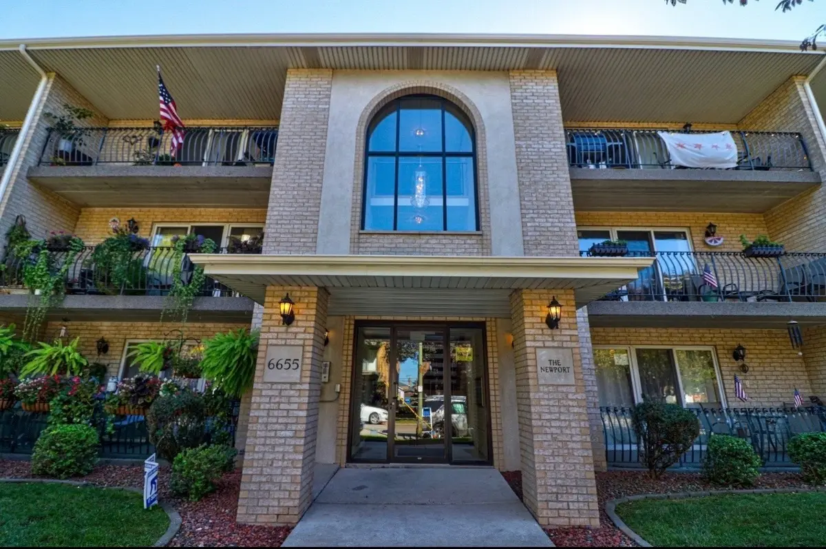 6655 W 64th Place #104, Chicago, IL 60638 - #1