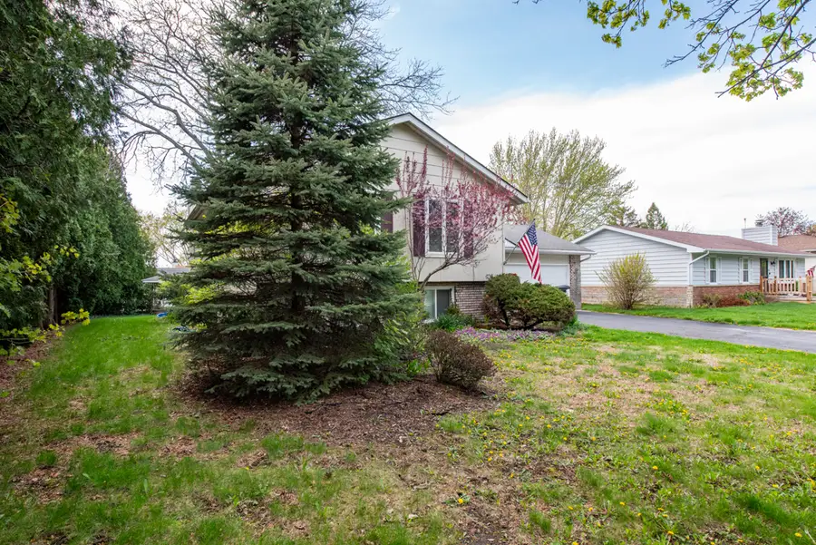 814 Holdridge Avenue, Winthrop Harbor, IL 60096 - #3