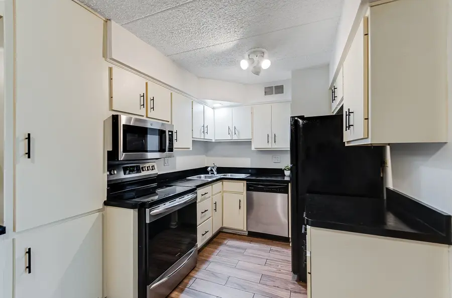 1620 Richmond Circle #106, Joliet, IL 60435 - #3