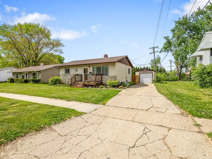 1270 W Staver Street, Freeport, IL 61032 - #2