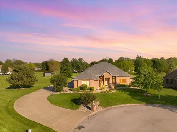30 Canterbury Court, Fairbury, IL 61739
