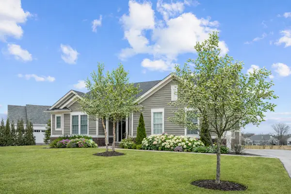30 S Orchard Circle, Lake Forest, IL 60045