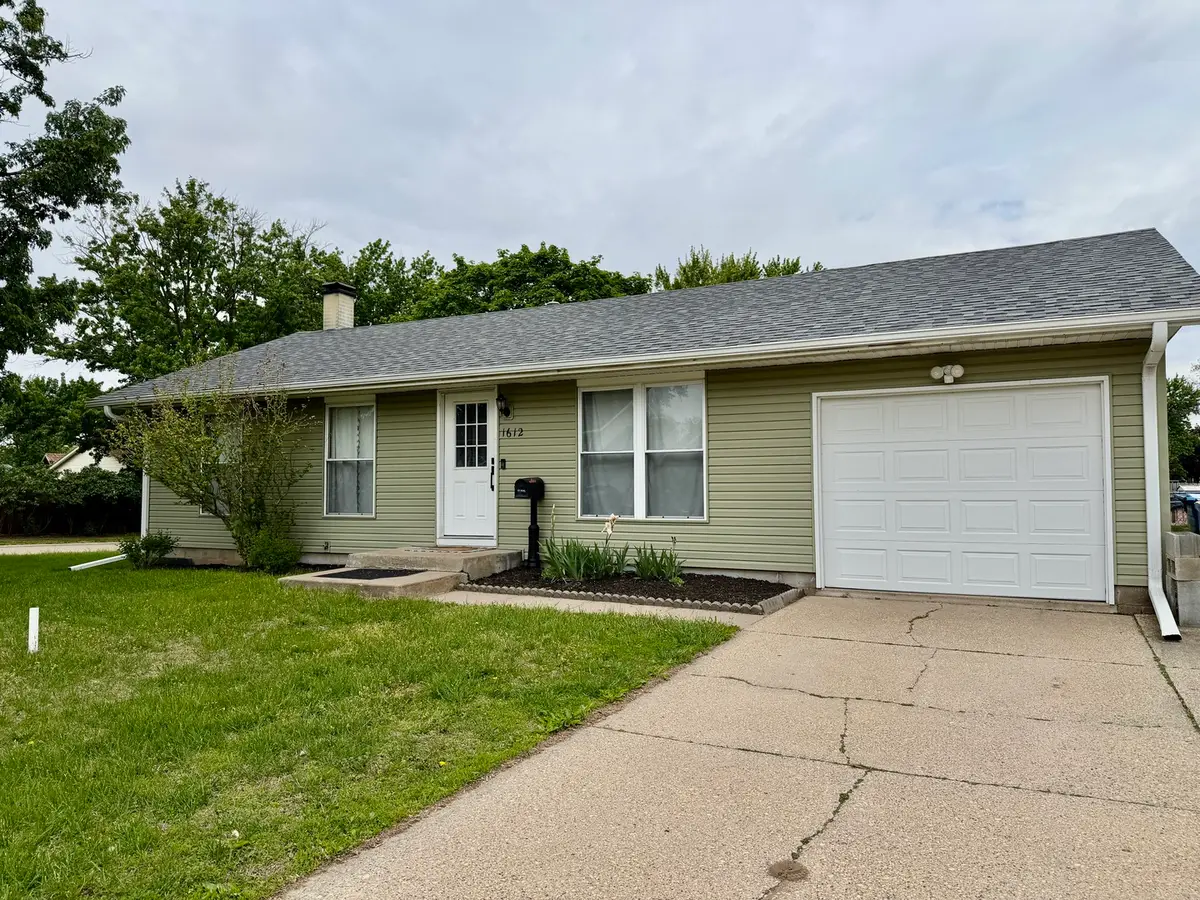 1612 Middle Road, Camanche, IA 52730 - #1