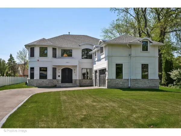 1851 Oakwood Road, Northbrook, IL 60062