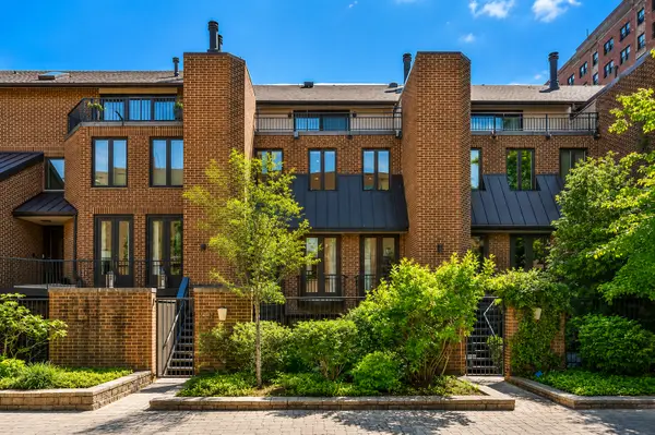 1307 N Sutton Place, Chicago, IL 60610