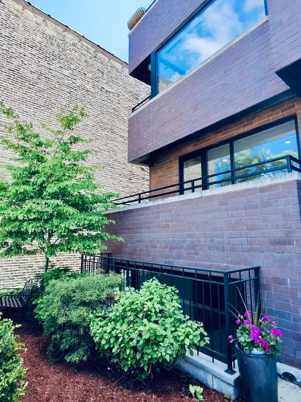1445 W Grand Avenue #1E, Chicago, IL 60642
