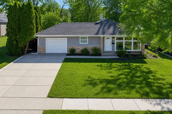 1913 Milton Avenue, Northbrook, IL 60062