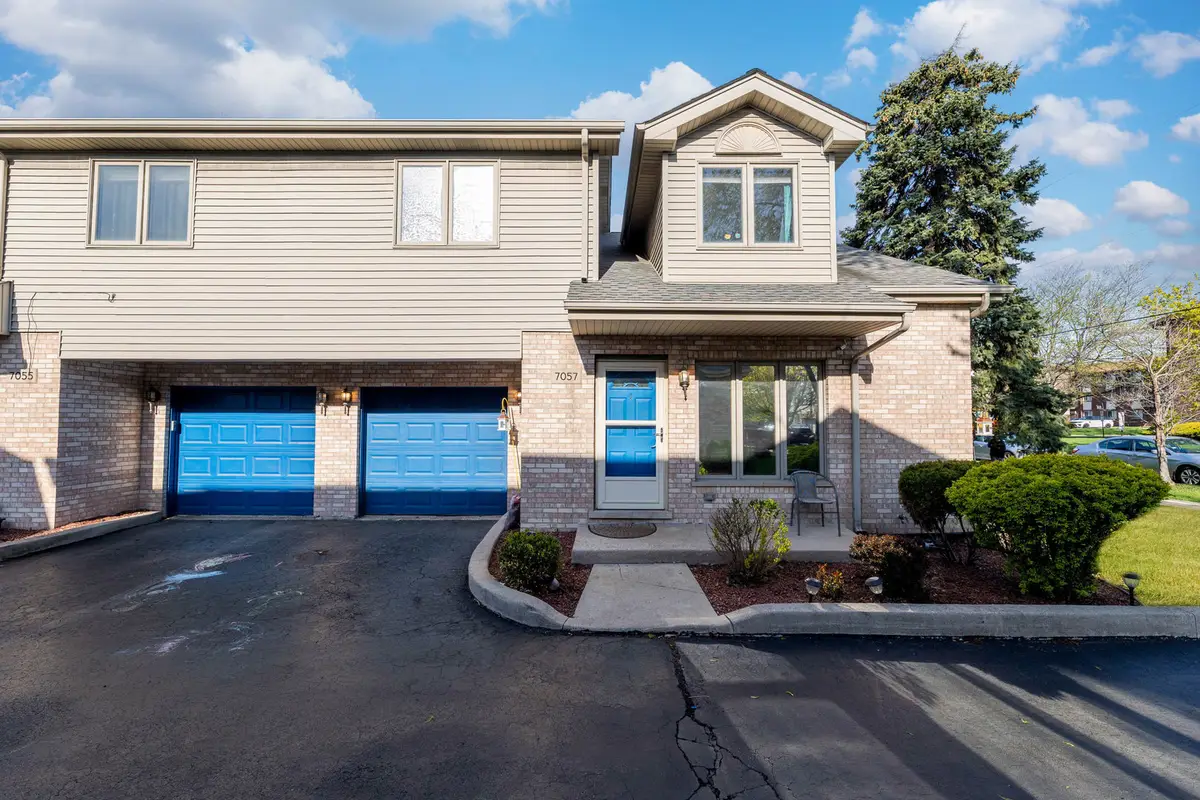 7057 100th Street, Chicago Ridge, IL 60415 - #1