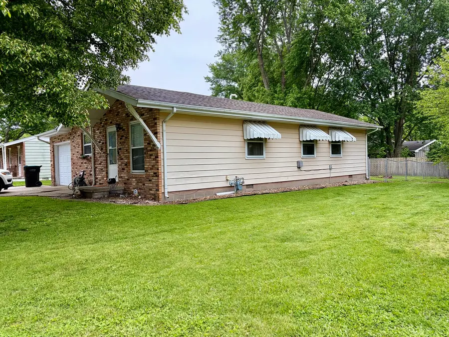 6 Blair Court, Clinton, IL 61727 - #2