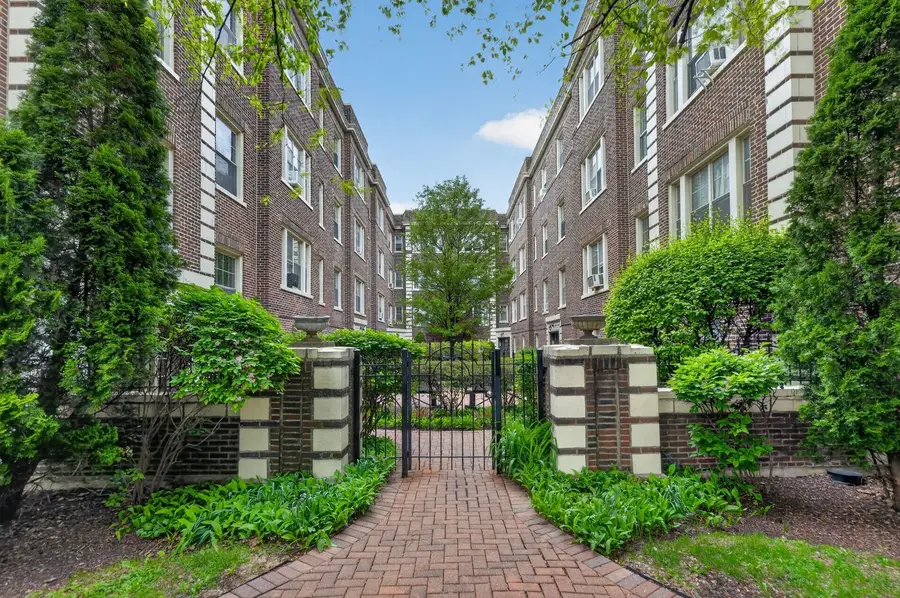 433 N Lombard Avenue #1, Oak Park, IL 60302 - #3