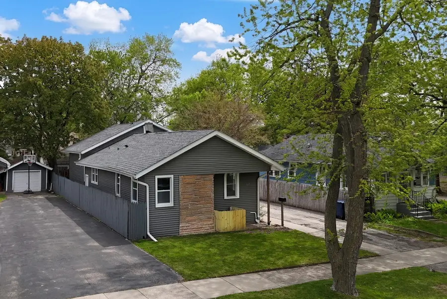 127 N Victory Street, Waukegan, IL 60085 - #2
