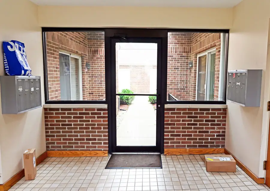 5805 W Eddy Street #1D, Chicago, IL 60634 - #2