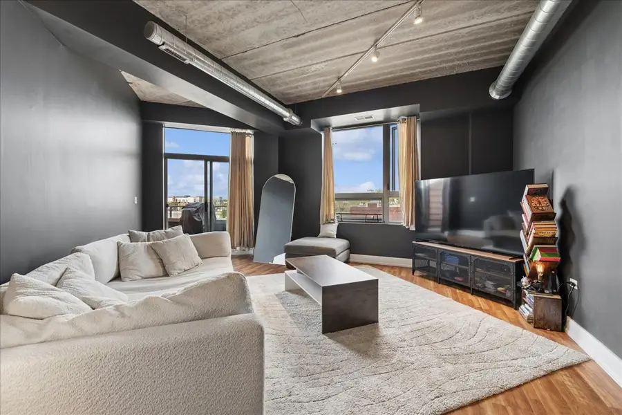 3201 W Leland Avenue #402, Chicago, IL 60625 - #3