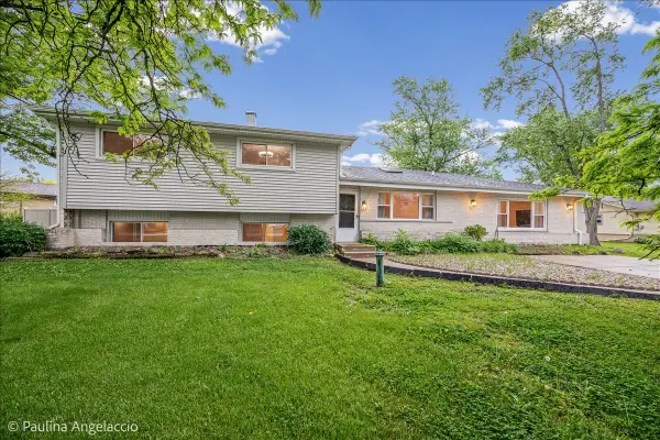 1011 W Wildwood Drive, Prospect Heights, IL 60070