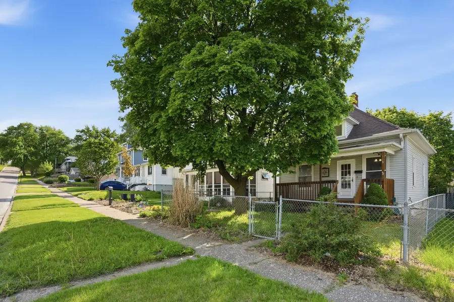 118 5th Street, Silvis, IL 61282 - #2