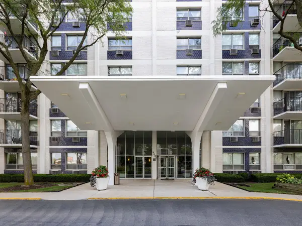 9001 Golf Road #9C, Des Plaines, IL 60016
