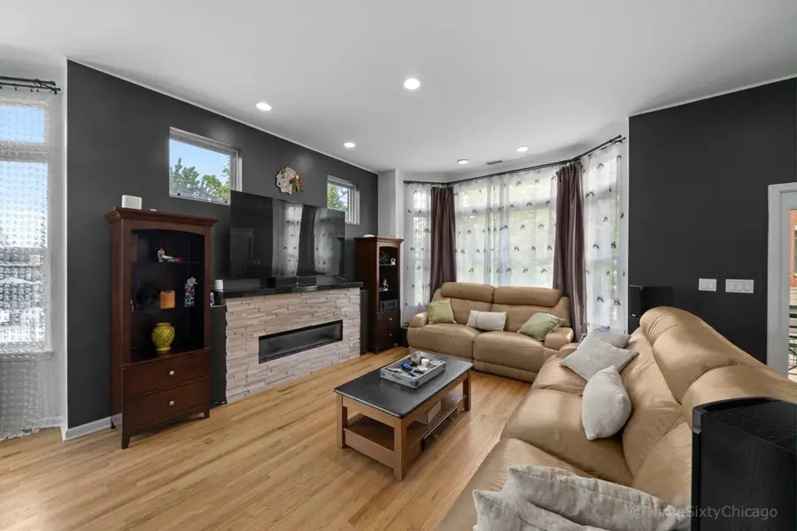 953 W College Parkway, Chicago, IL 60608 - #3