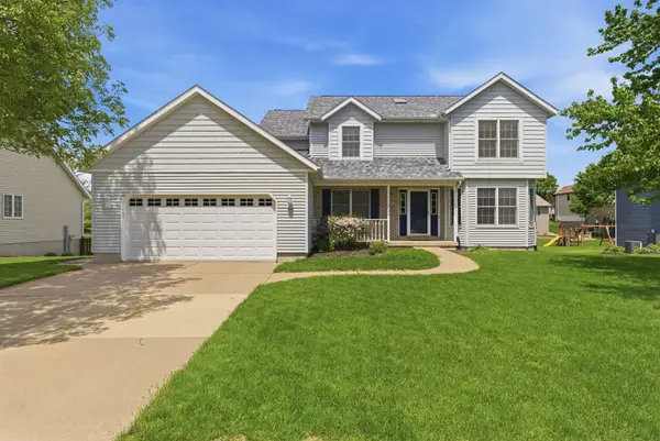 1208 W Donahue Street, Eldridge, IA 52748