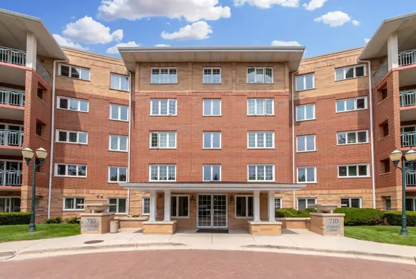 710 Creekside Drive #302, Mount Prospect, IL 60056
