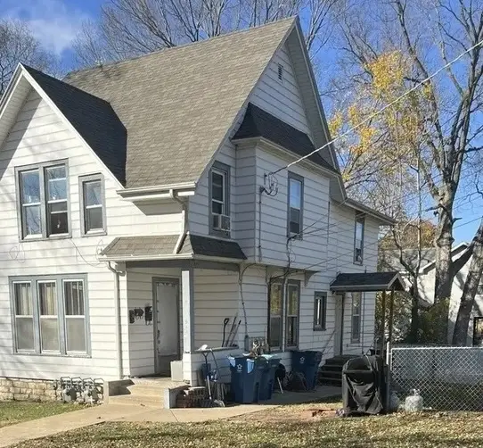 913 W 4th Street, Dixon, IL 61021