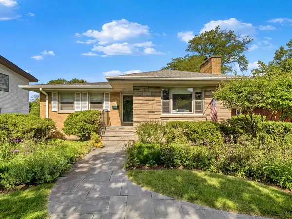 202 Latrobe Avenue, Northfield, IL 60093