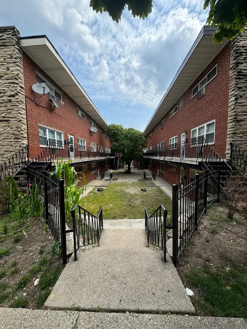 6911 N Ridge Boulevard, Chicago, IL 60645 - #1
