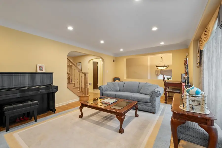 2709 W Sherwin Avenue, Chicago, IL 60645 - #2