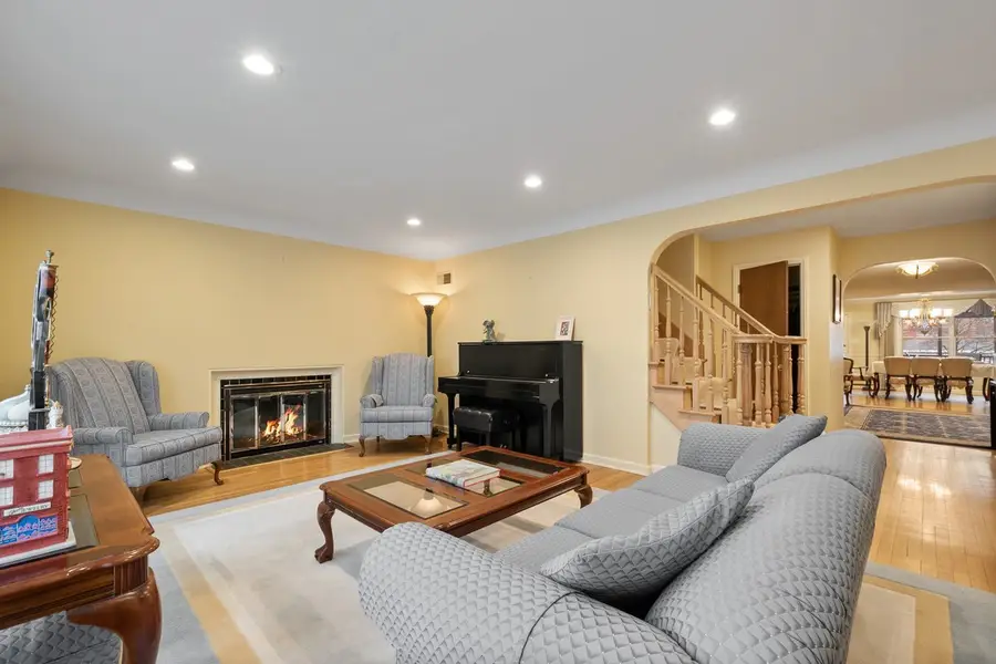 2709 W Sherwin Avenue, Chicago, IL 60645 - #3