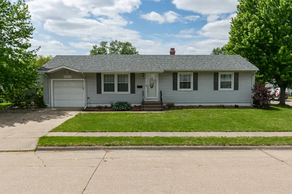 2222 Hillandale Road, Davenport, IA 52804