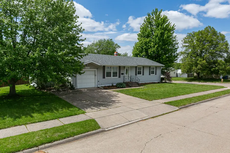 2222 Hillandale Road, Davenport, IA 52804 - #2