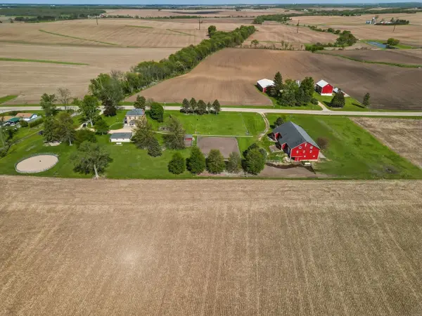 10538 N Pecatonica Road, Leaf River, IL 61047