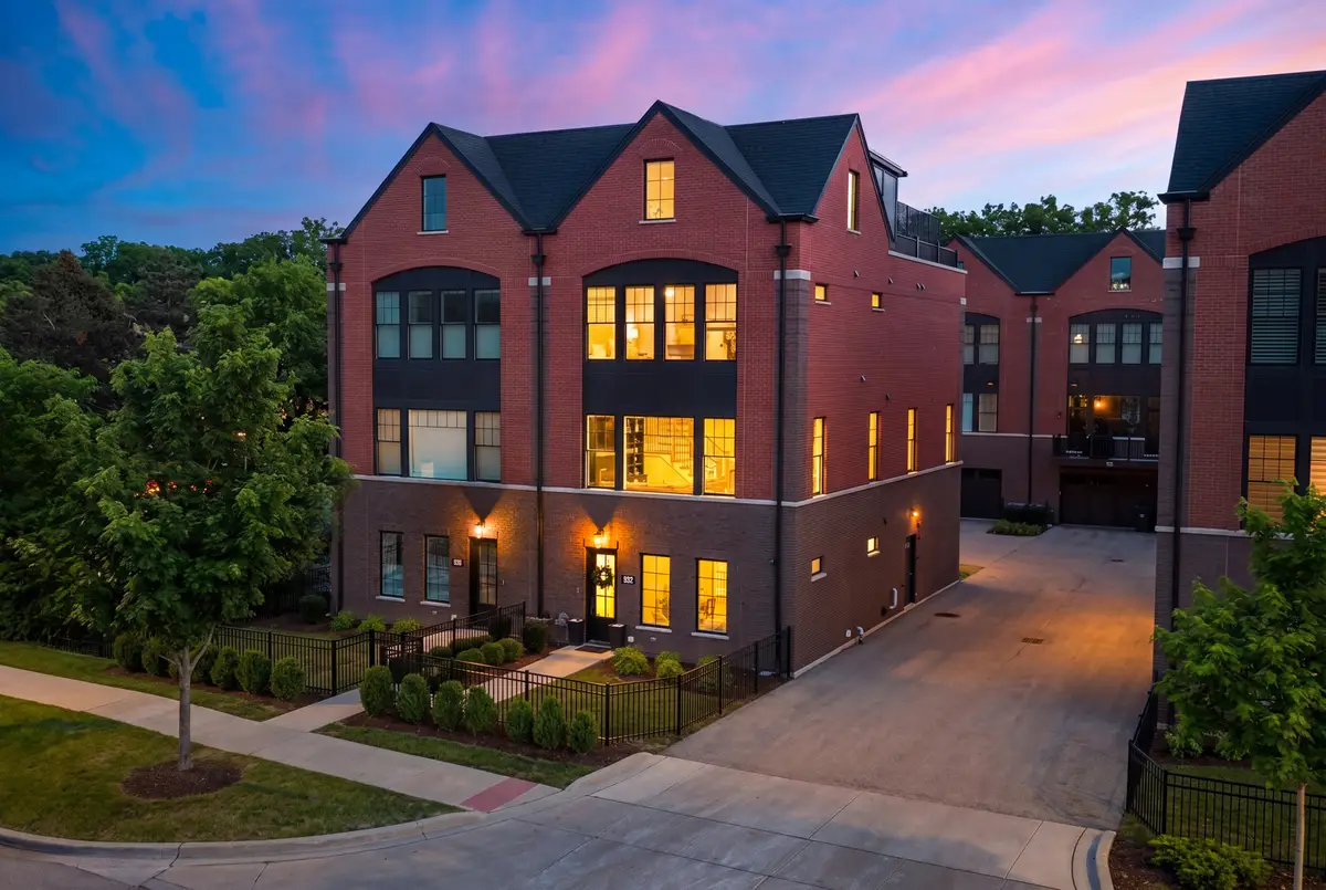 932 E Chicago Avenue, Naperville, IL 60540 - #1