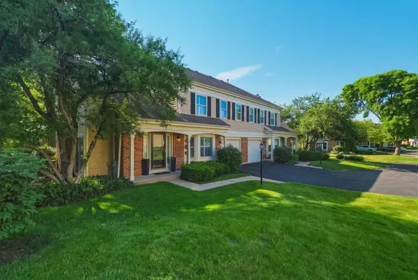 1934 N Charter Point Drive, Arlington Heights, IL 60004