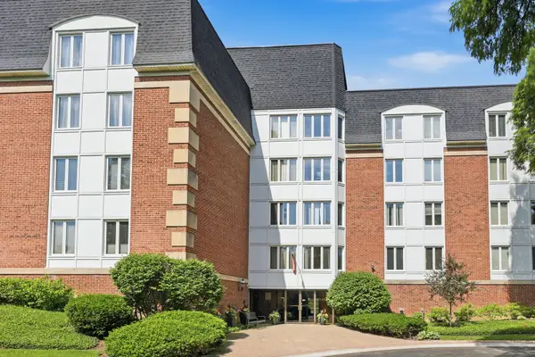 175 Lake Boulevard #312, Buffalo Grove, IL 60089