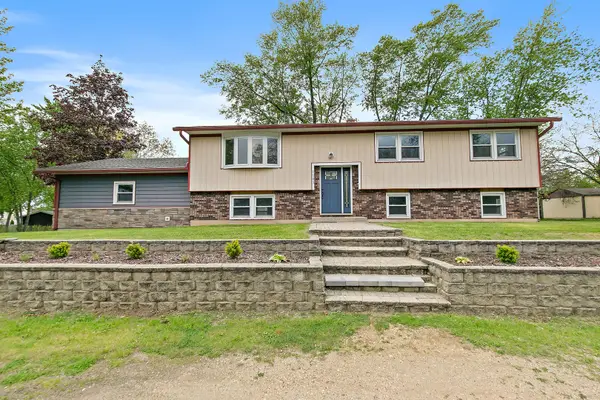 1101 Burr Street, Lake In The Hills, IL 60156