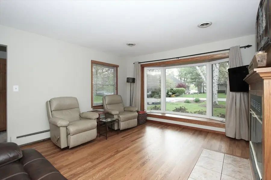 39W609 Lori Lane, Elgin, IL 60124 - #3